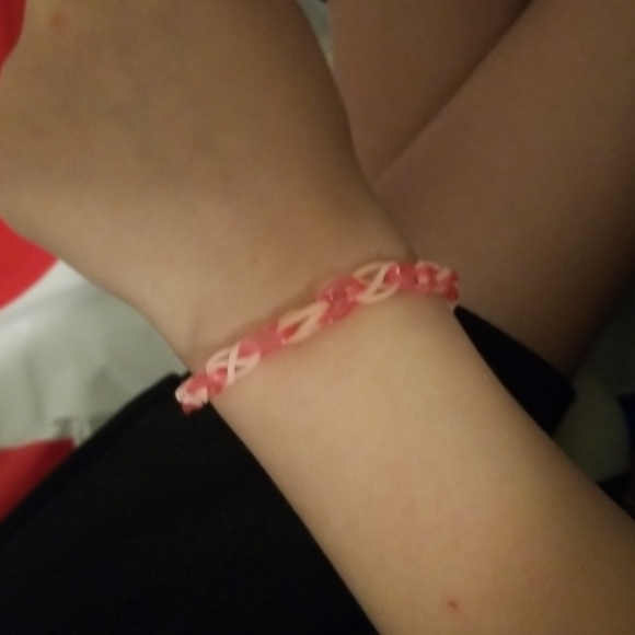 Peachy Swirl bracelet! - Picture 3 of 3